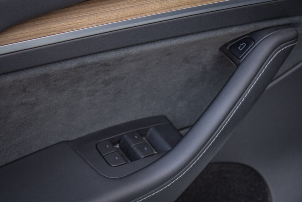 Tesla Model Y Long Range 378kW - 11