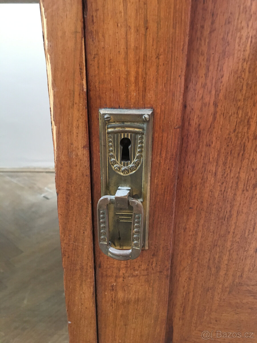 Ředitelský psací stůl - 11