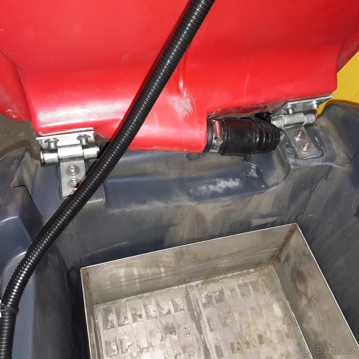 Podlahový mycí stroj Cleanfix Sauber RA 900 se sed.obsluhou - 11