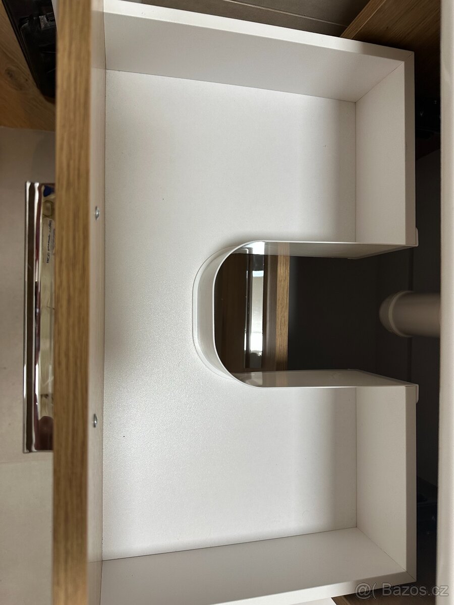 Koupelnová sestava s umyvadlem zrcadlem a osvětlením VitrA M - 11