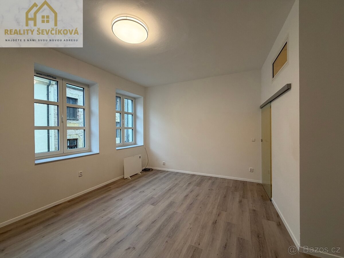 Pronájem 2+1 po celkové rekonstrukci, 51 m2 – Velké náměstí - 11