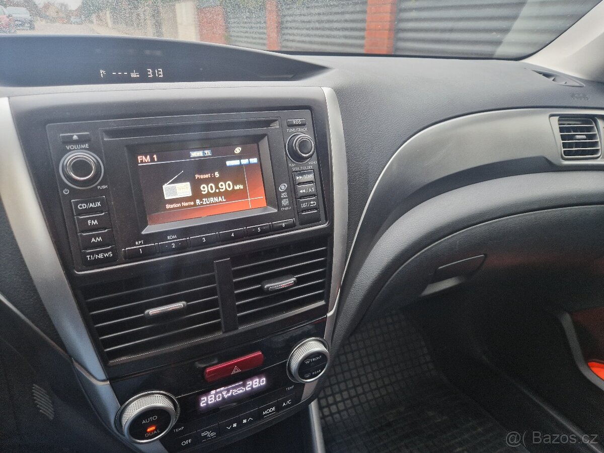 Subaru Forester 2.0 D 4x4 - nové ČR - 1 majitel - tažné - - 11