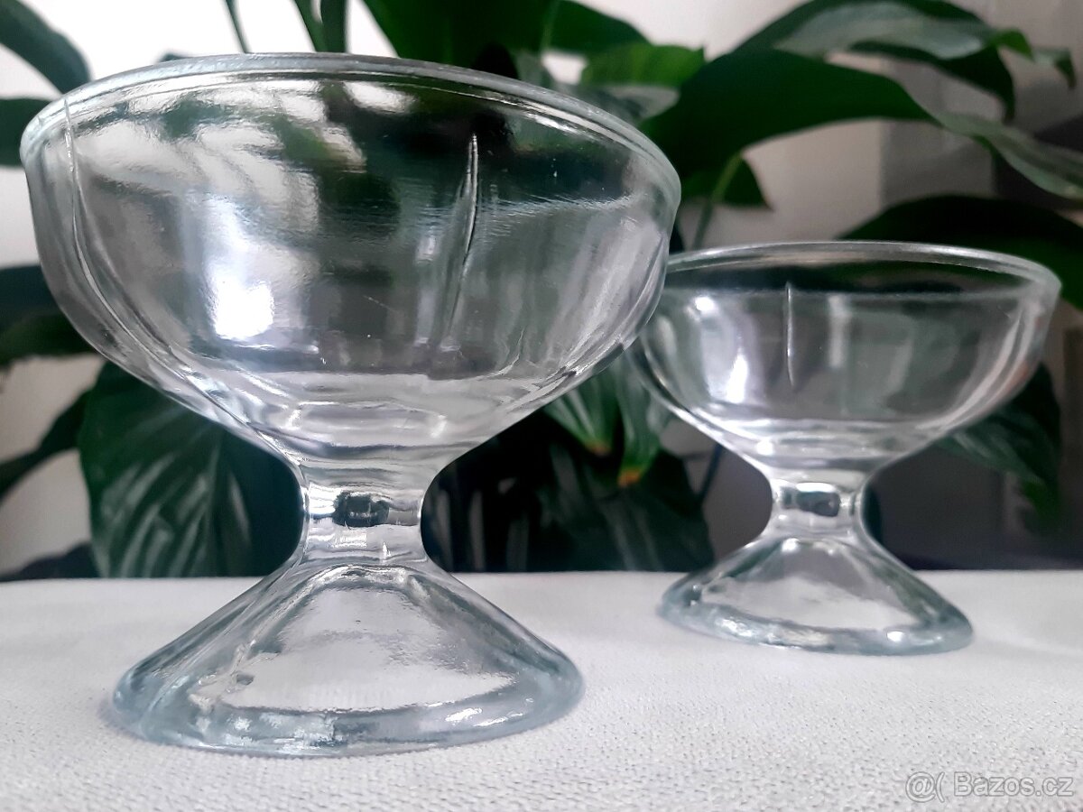 Skleněné poháry, misky, sklenice na kávu a jiné.. - 11