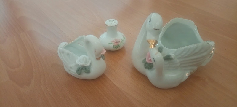 RŮZNÉ vázy, vázičky a sošky - 11