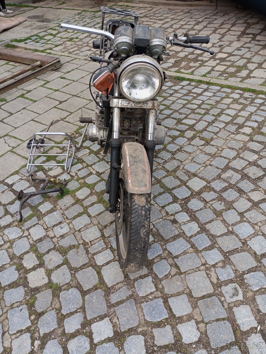 Suzuki GS 500E - 11