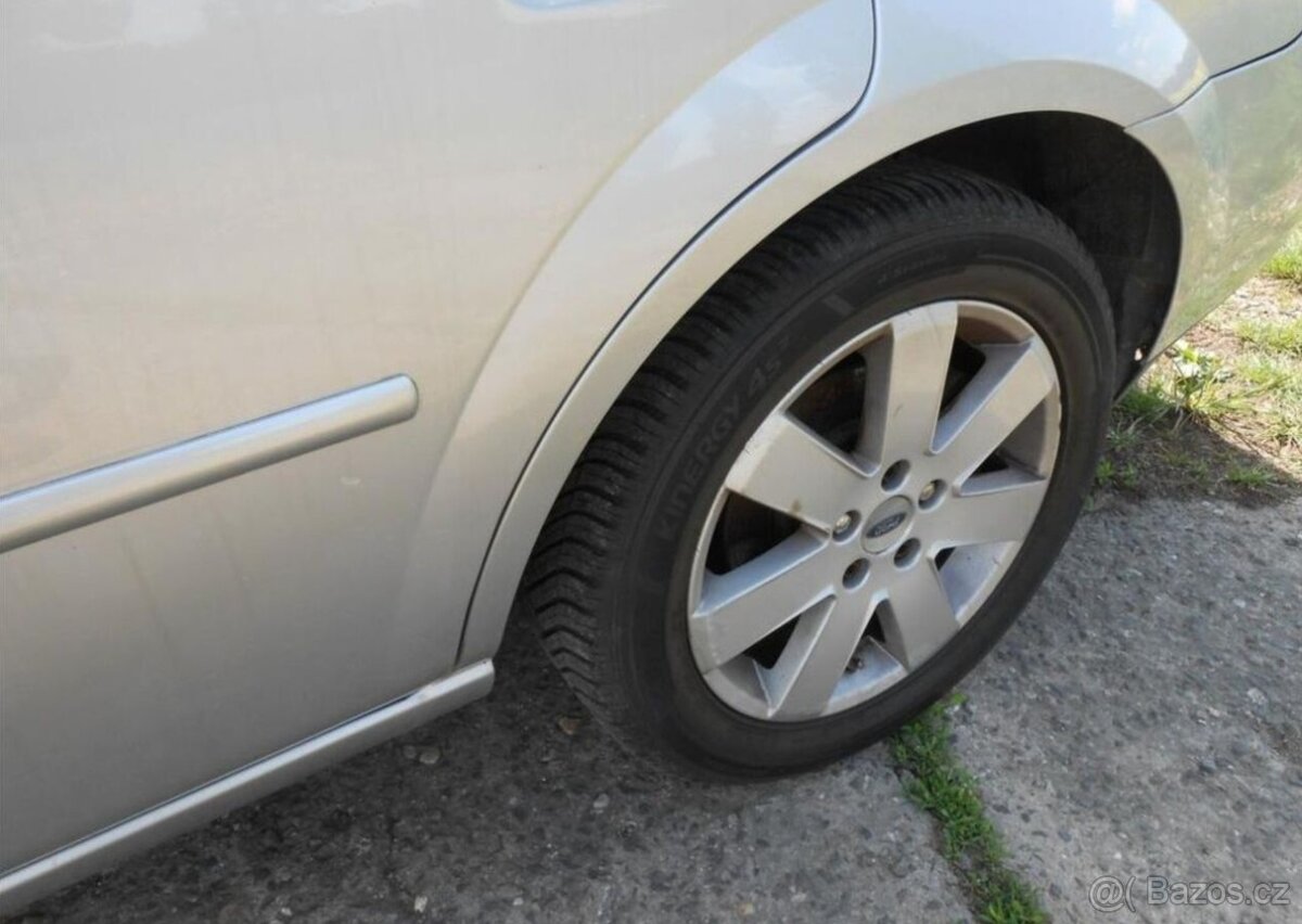 Ford Mondeo 1,8 92 kW Digiklima Serviska benzín - 11