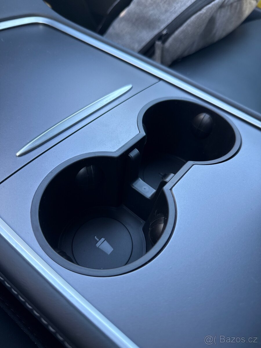 VYMĚNÍM Tesla Model 3 239kW Refresh ZA Tesla Model Y - 11