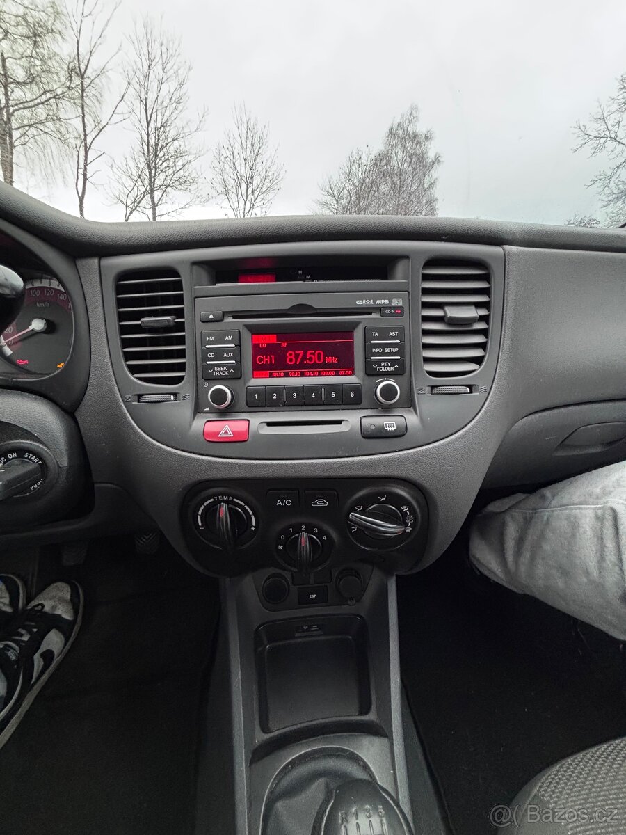 Kia Rio 1.4i 16V 2011 - 11
