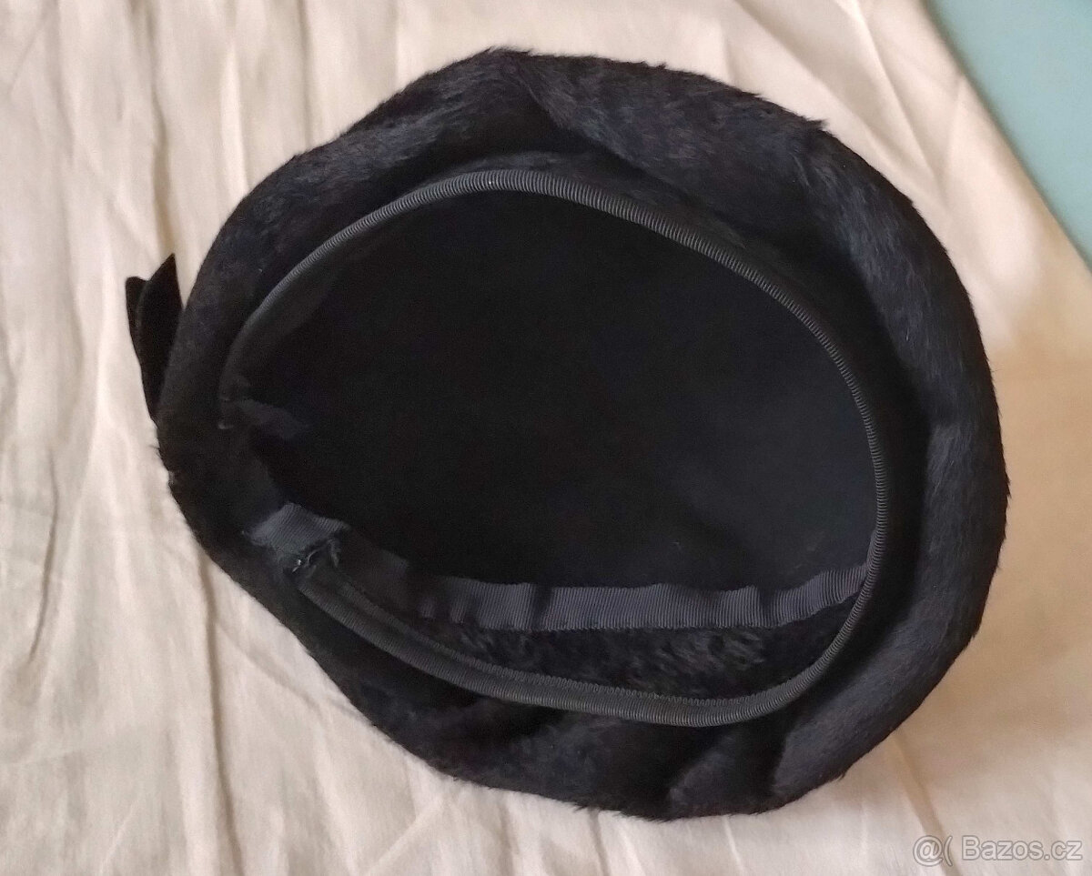 Dámské kabelky + klobouky + čepice - 11