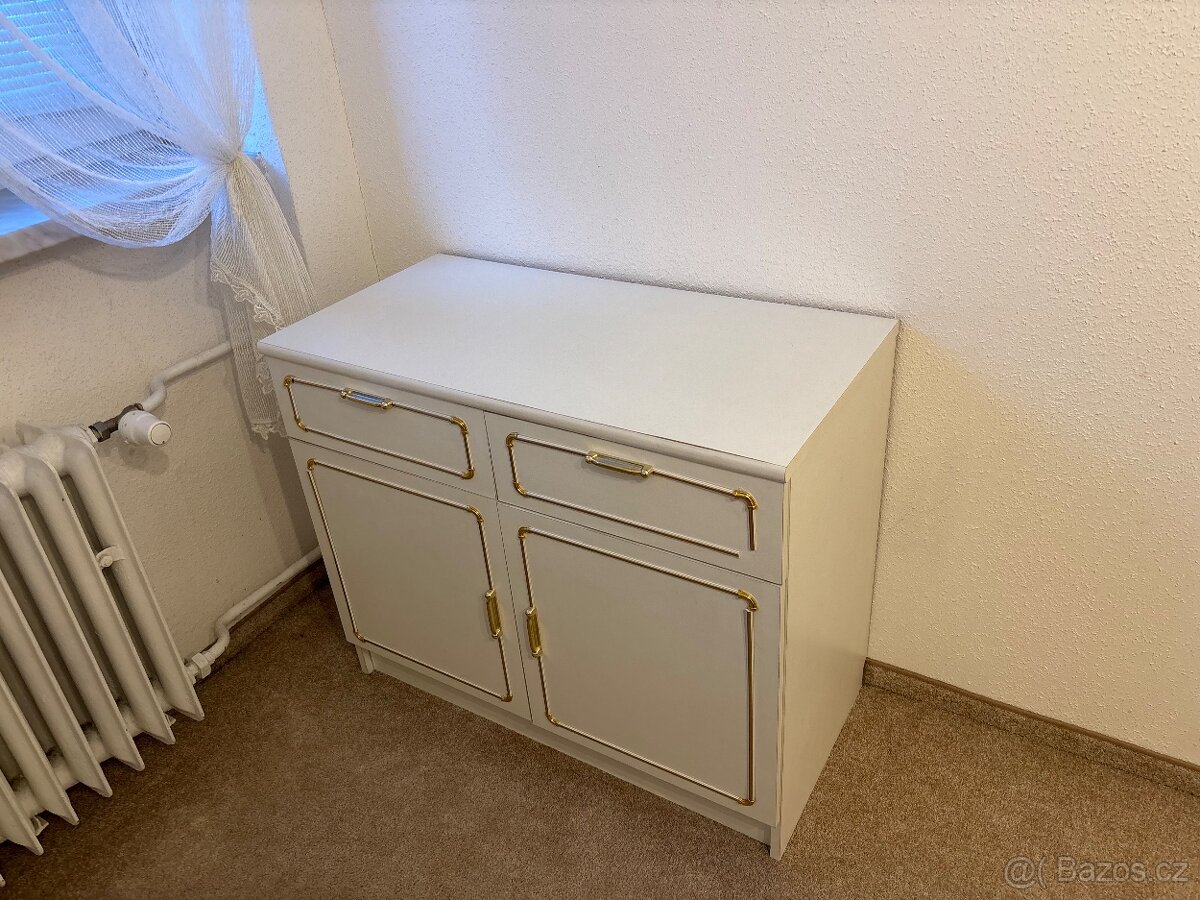 Prodej souboru starožitného nábytku - 11