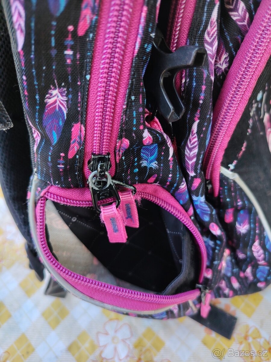 Školní batoh s motivem peří - 11