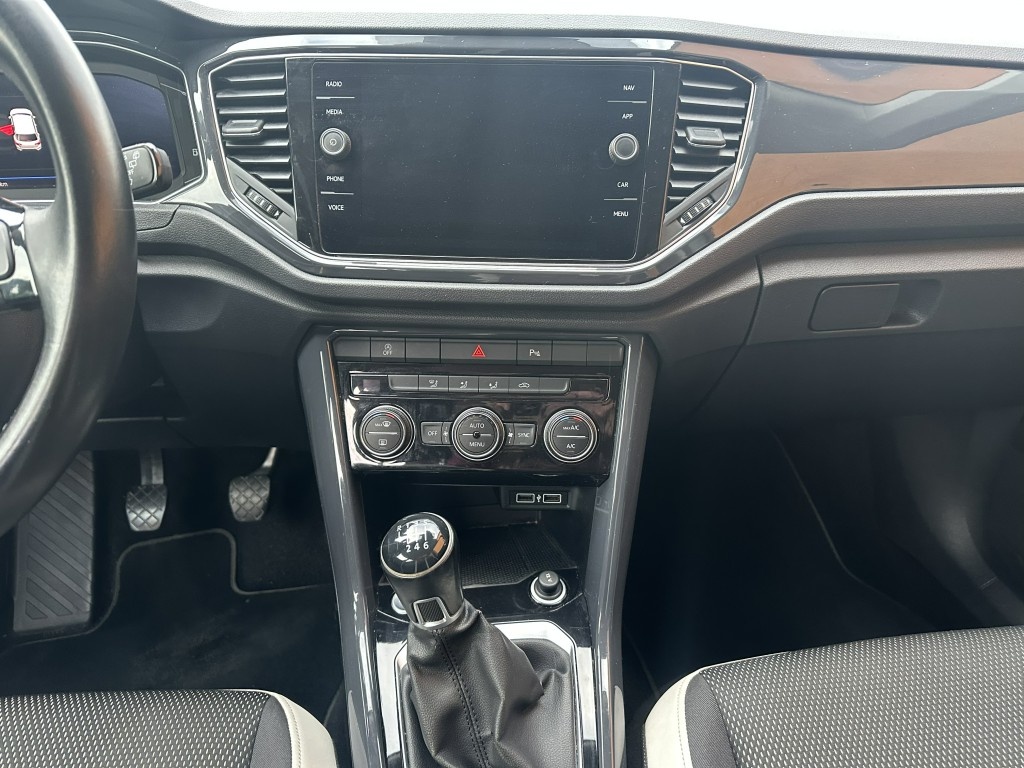 VW T-ROC 1.6TDi 85kW Navigace - 11