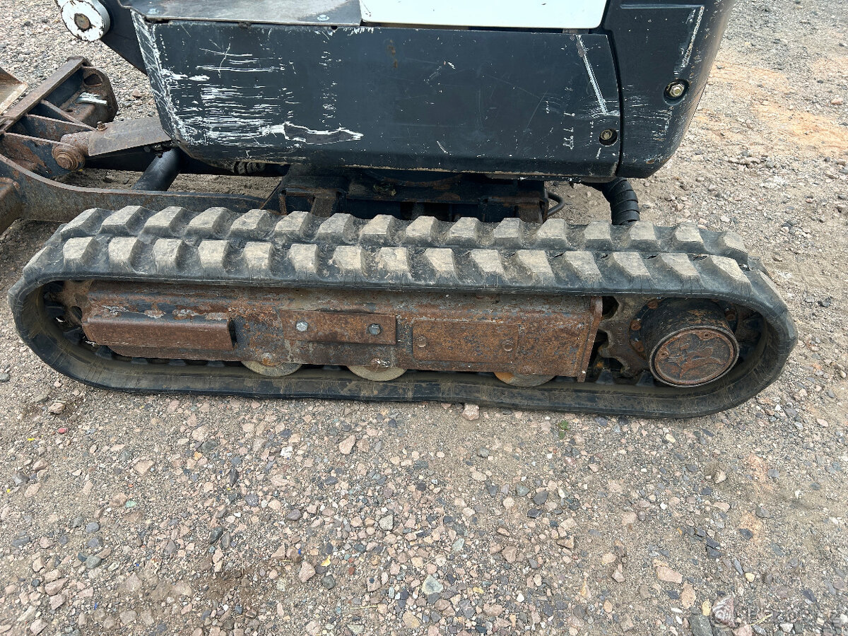 Minibagr Bobcat E10z - 11