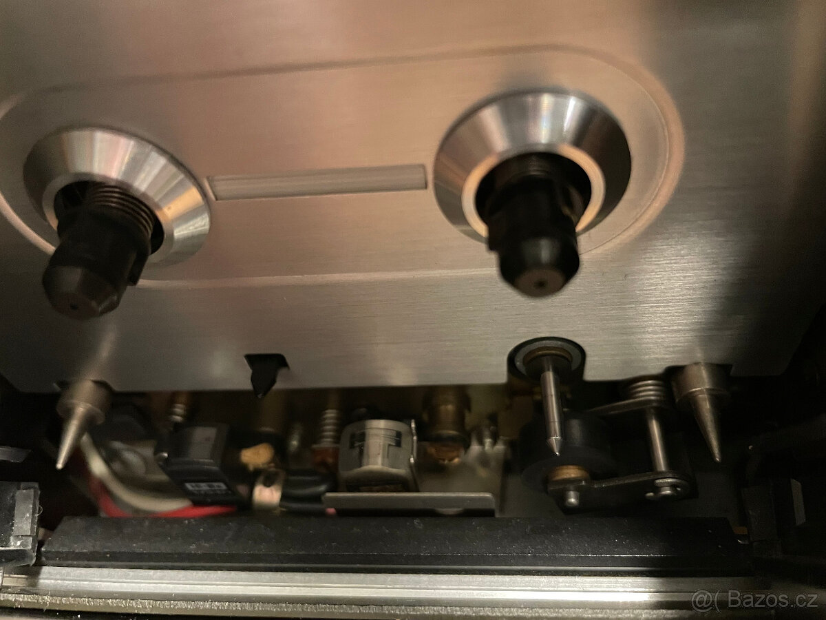 SESTAVU "AIWA" RECEIVER A TAPE DECK S D.O. - 11