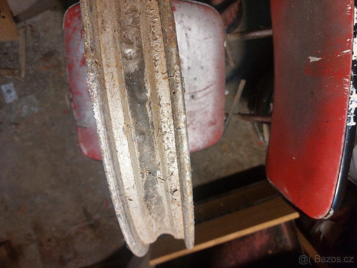 Kola na Jawa kyvacka velká. Cena za vše. - 11