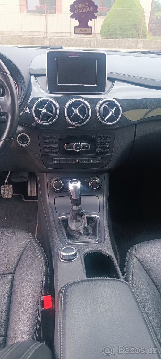 Mercedes-Benz B180CDI,r.v. 2014,tažné,navi,TOP STAV - 11