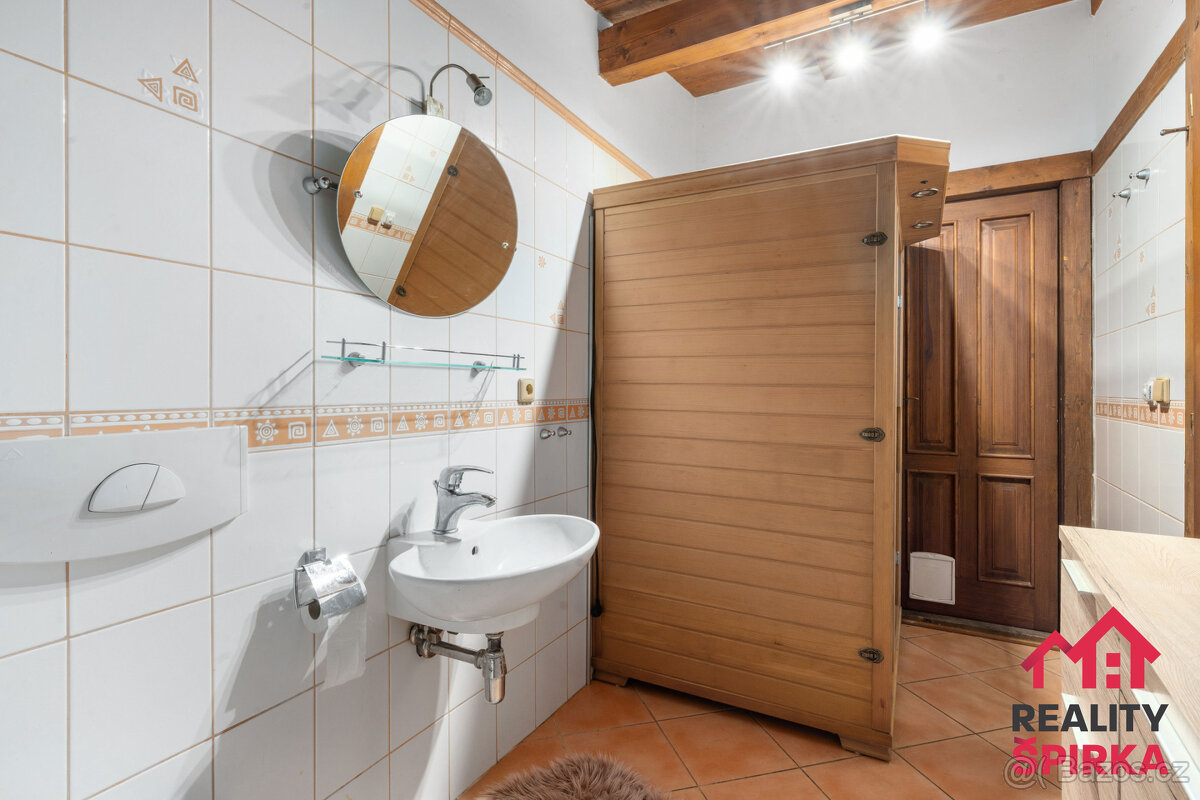 Prodej rodinného domu, CP 787 m2, obec Moravany, okres Pardu - 11