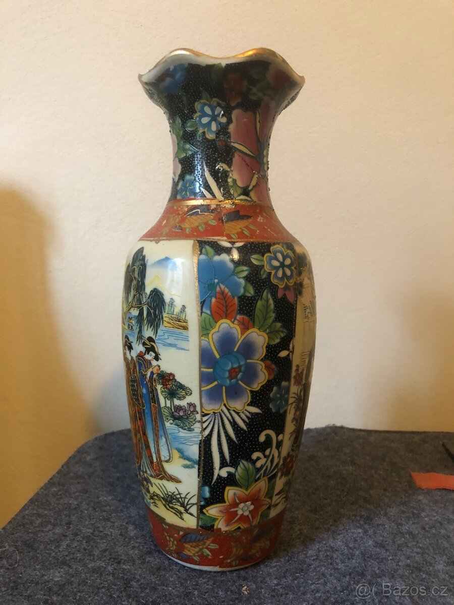 Dekorativní japonské vázy - 11