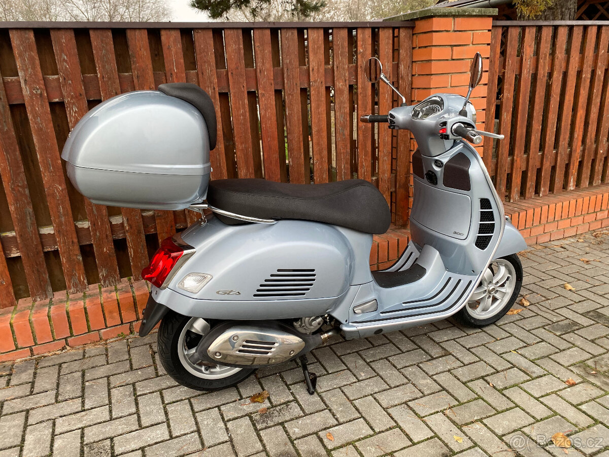 Vespa GTS 300 Hpe (2021) - 11