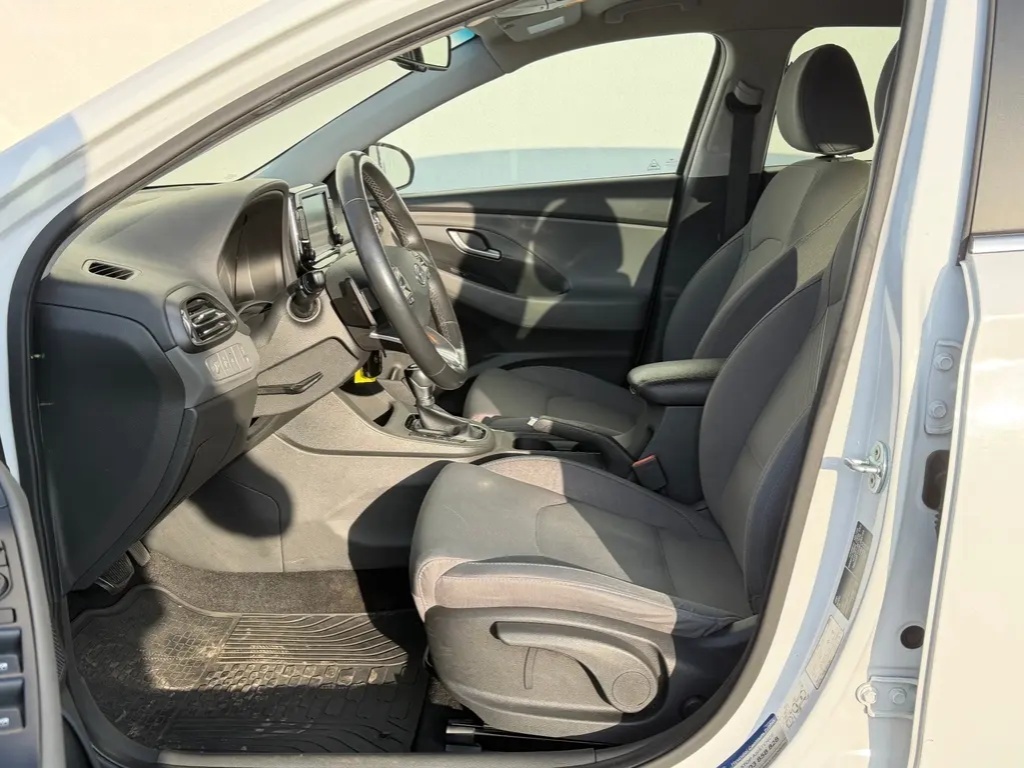 Hyundai i30, 1.6CRDi 85kW AUTOMAT SMART - 11