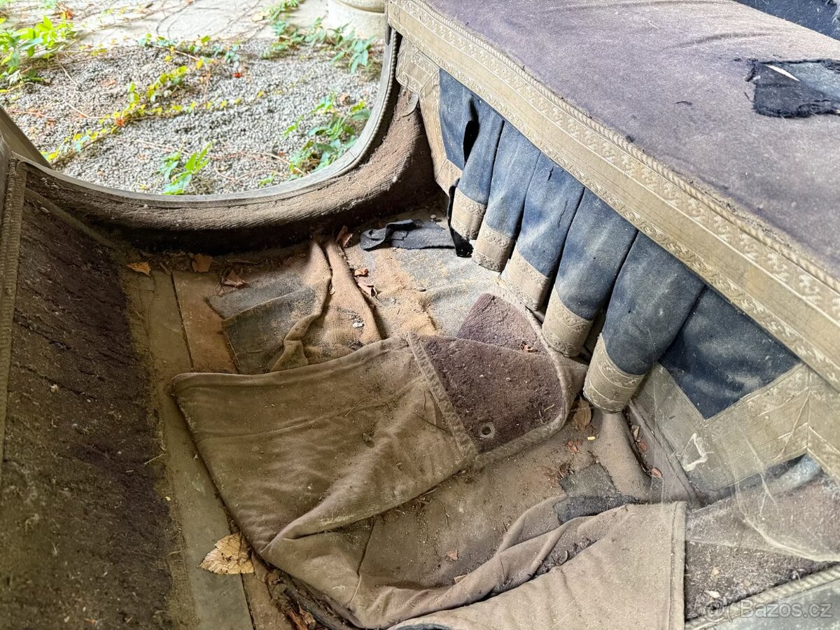 Historický dřevěný kočár (rok 1900) REZERVACE - 11