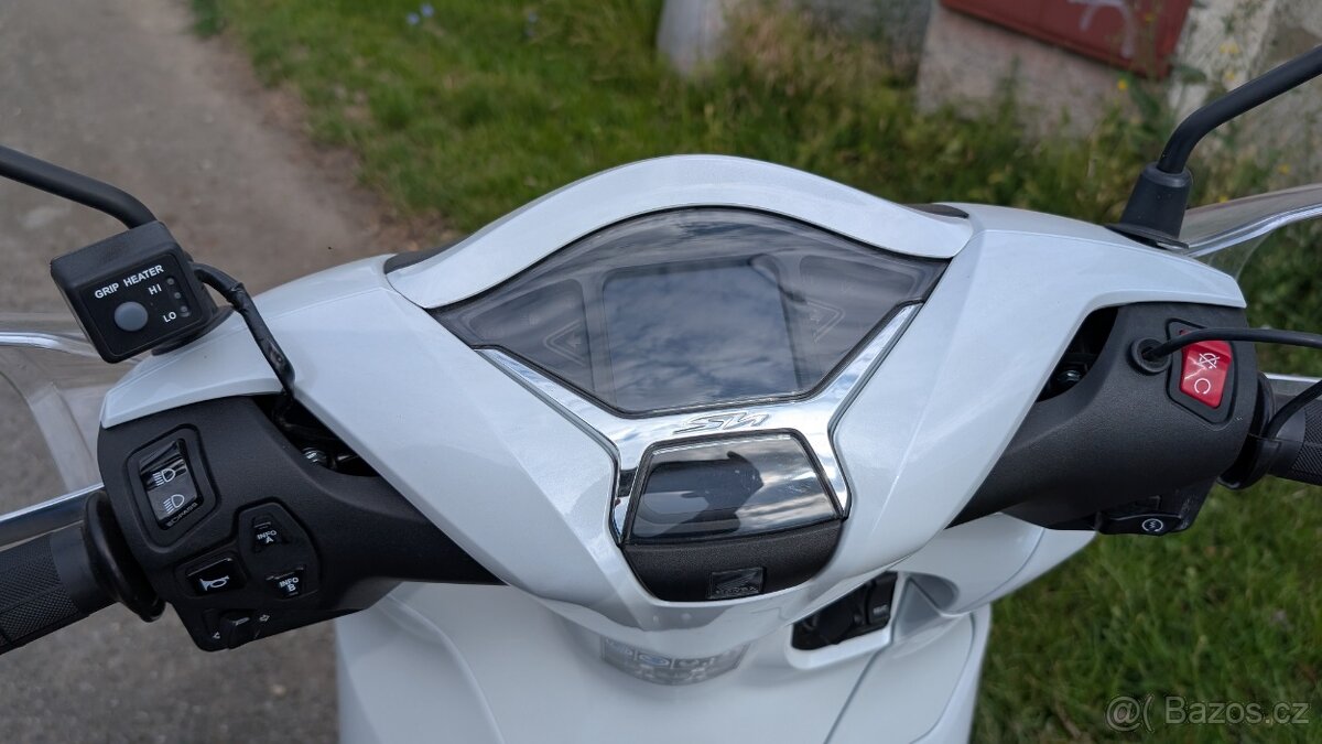 Honda SH 350i – málo jetá, v perfektním stavu, s výbavou - 11