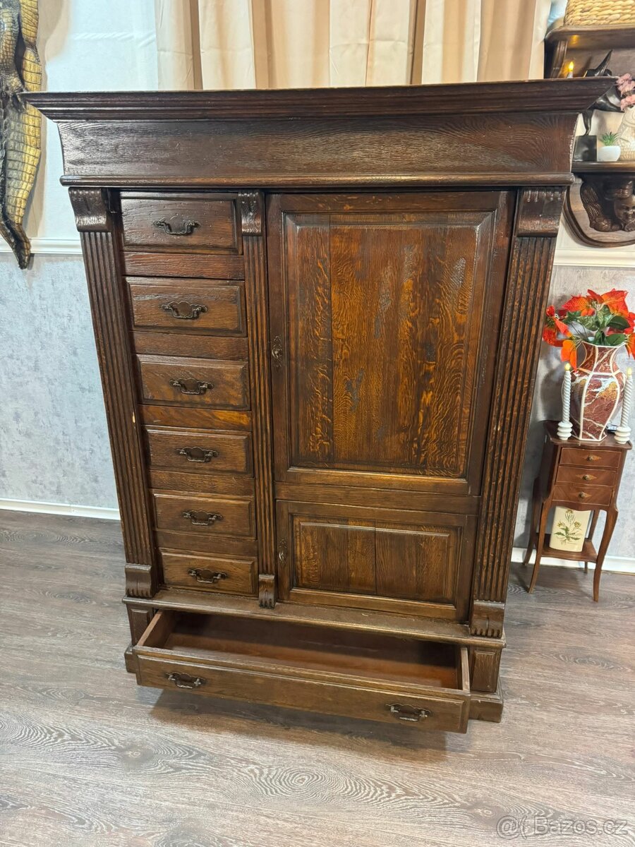 Starožitná masivní skříň (139018) - 11