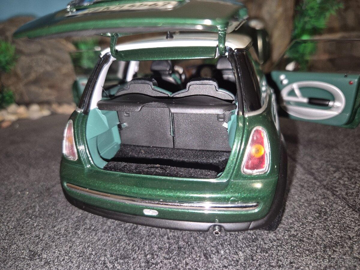Prodám model 1:18 MINI COOPER 2001 Kyosho - 11