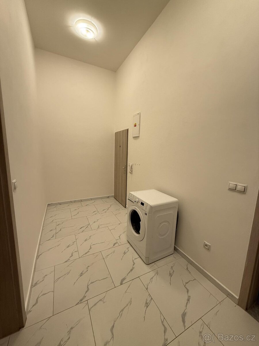 Pronájem bytu 2+1 58 m2 - 11