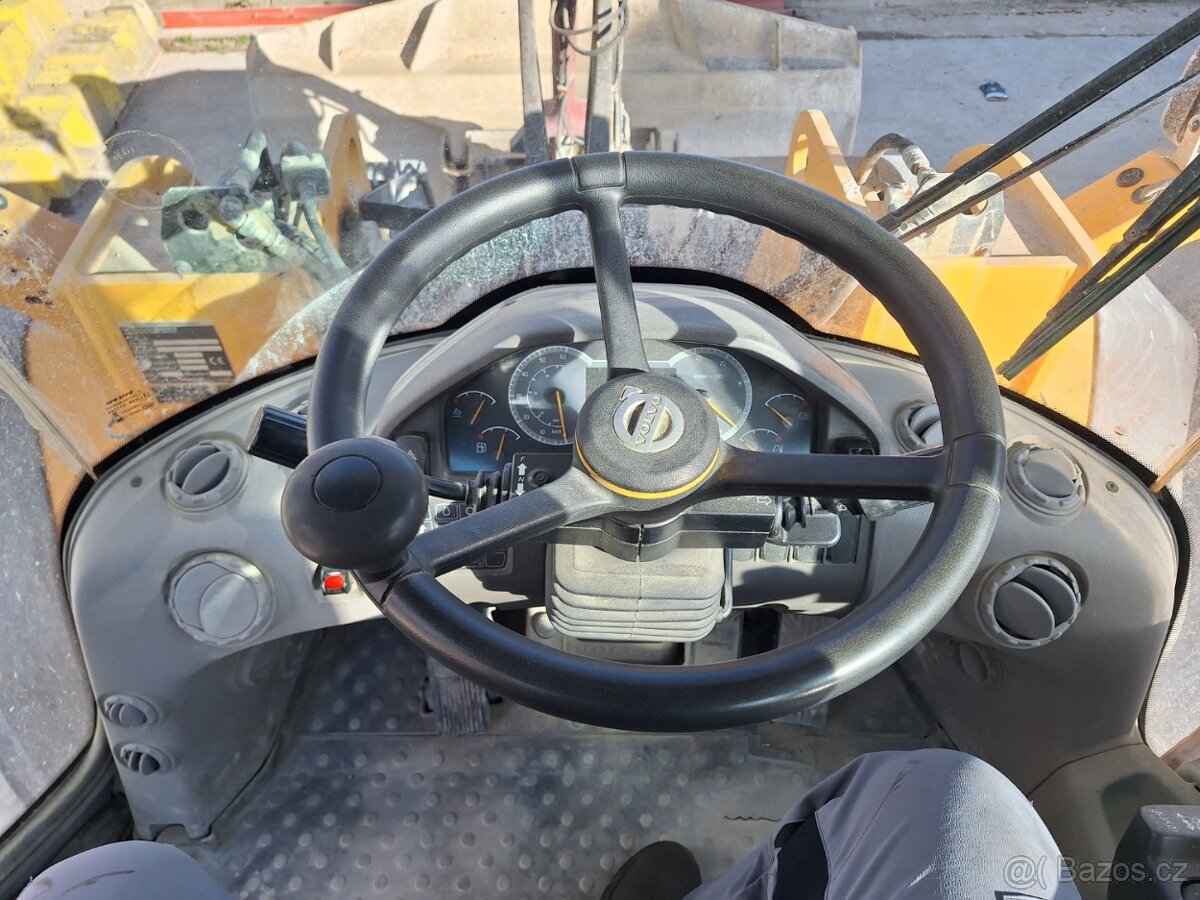 VOLVO L 120 H 4X4 - 11