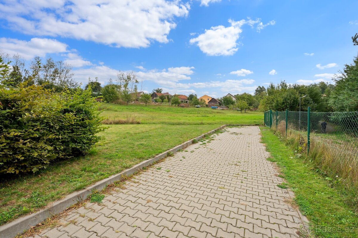 Stavební pozemek Petráveč - 11