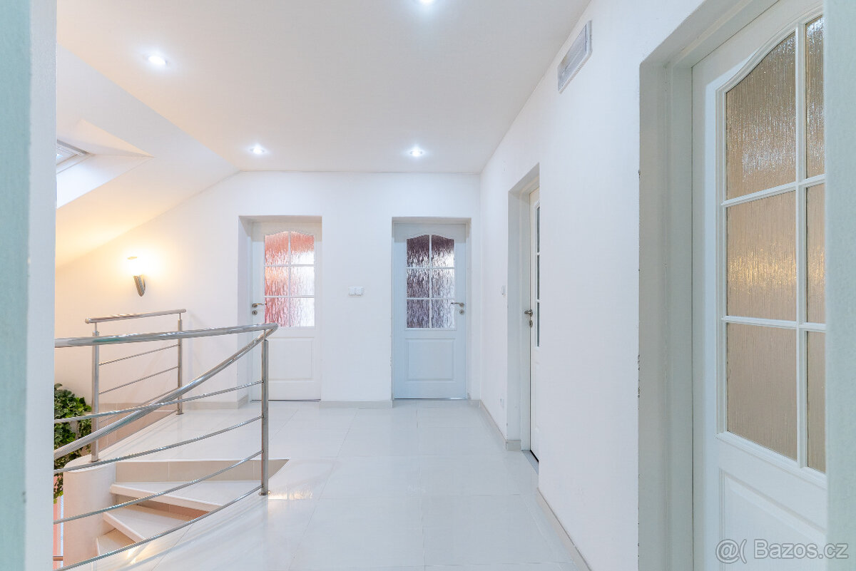 Prodej rodinného domu 200 m², pozemek 586 m² - 1111 - 11