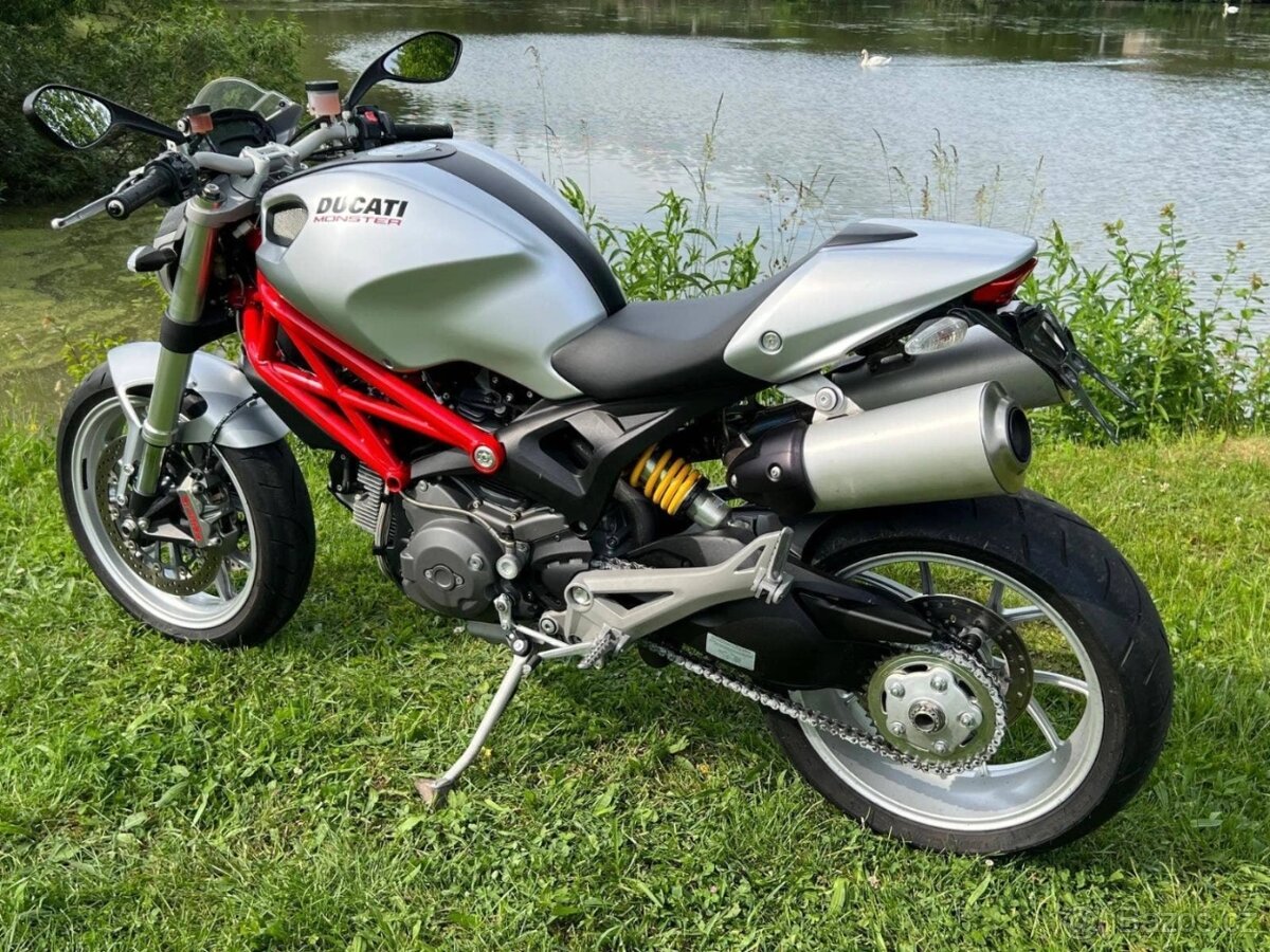 Ducati Monster 1100 - 11