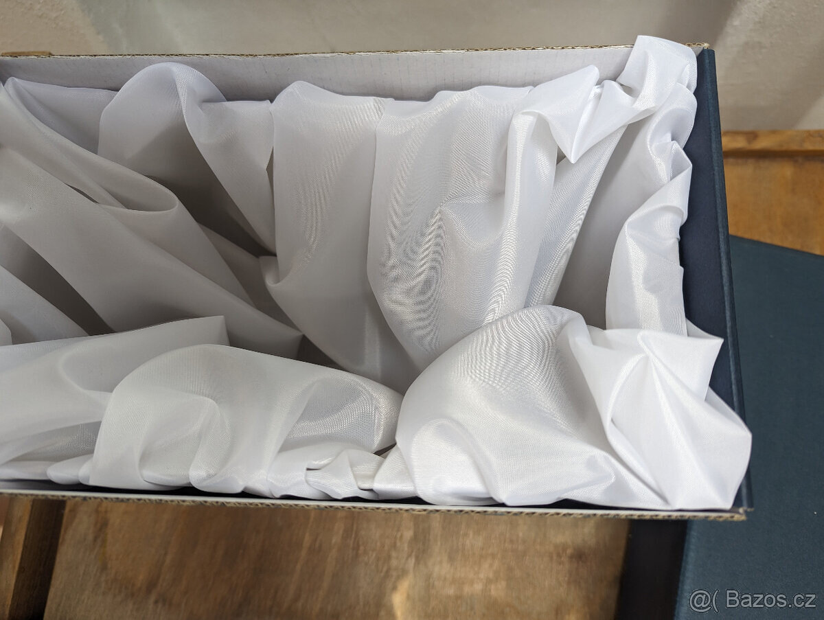 Vinné skleničky (Velké) s krabici (Bílý satenový vnitřek) - 11