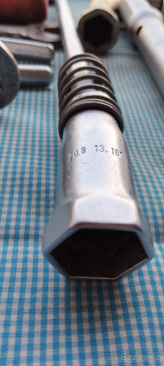 nář. Mercedes Benz - 11