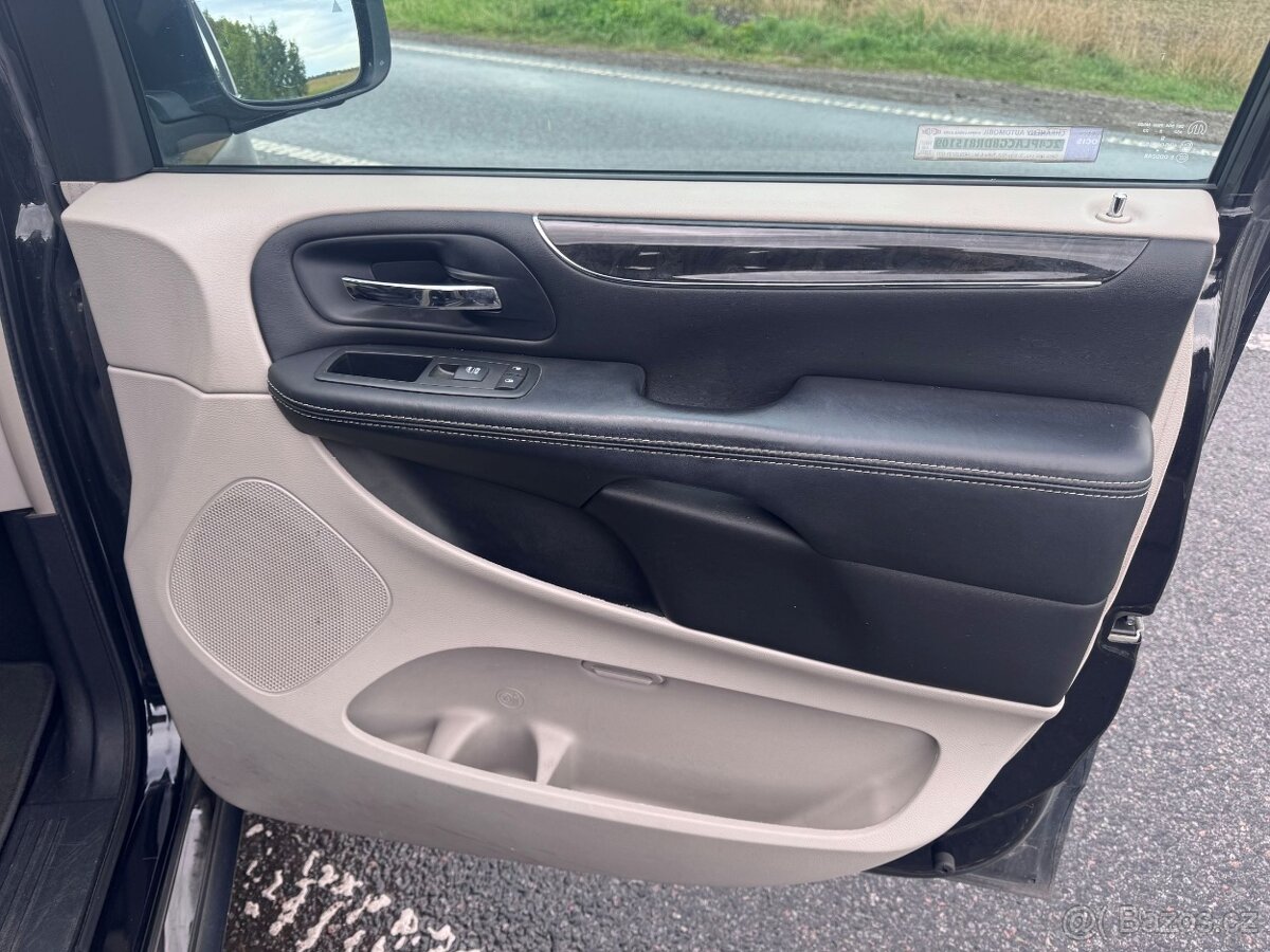 Lancia Voyager 3,6 Platinum LPG 2x DVD ČR 2013 TOP AUTO - 11