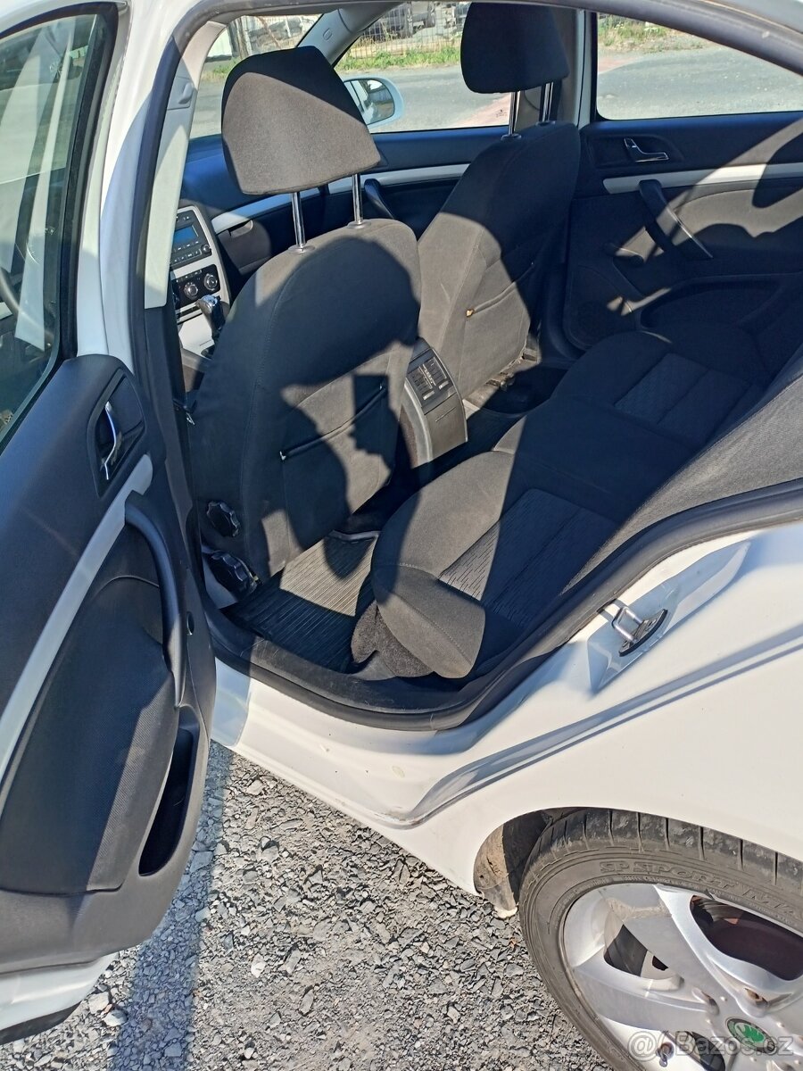 Prodám Škoda Octavia 2 facelift, 1.9 TDI 77kw, STK 6/26 - 11