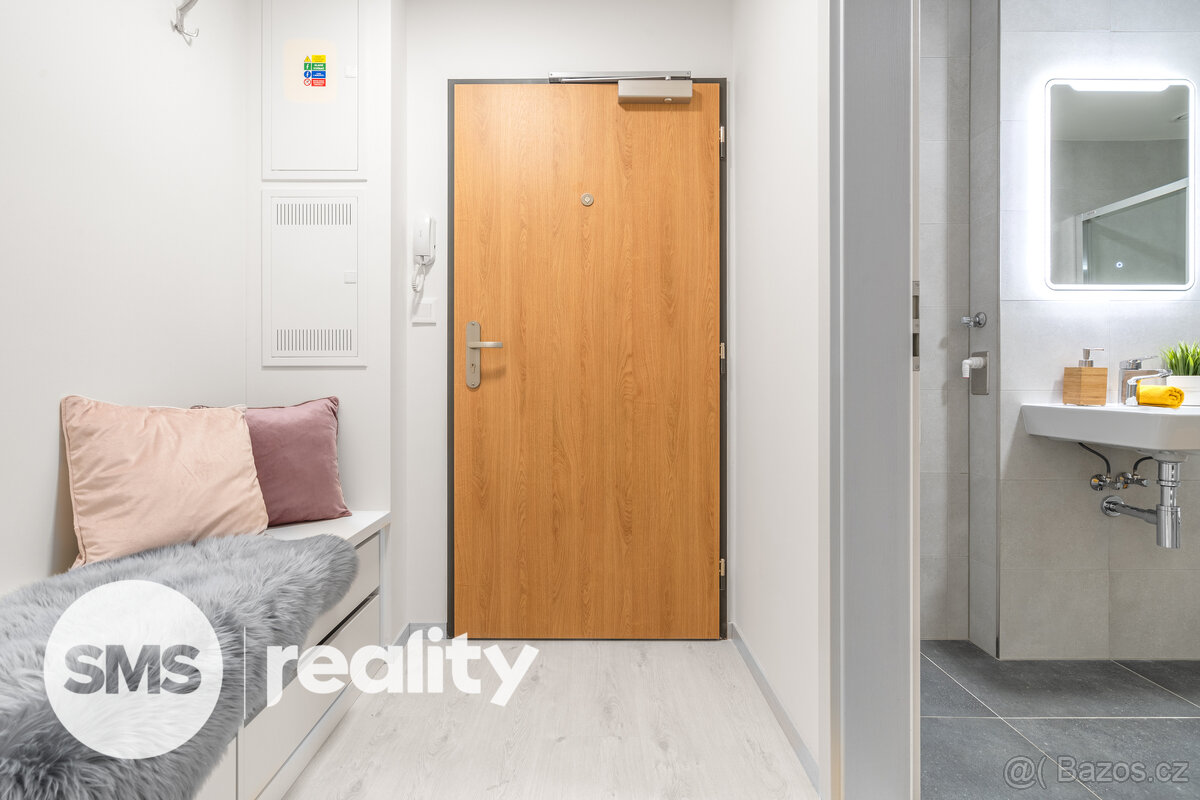 Moderní 2+kk s krásným výhledem, sklepem a krytým parkováním - 11