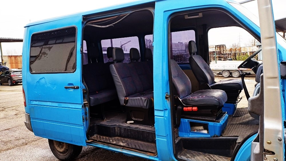 mercedes sprinter 210D bus 9 mist - 11