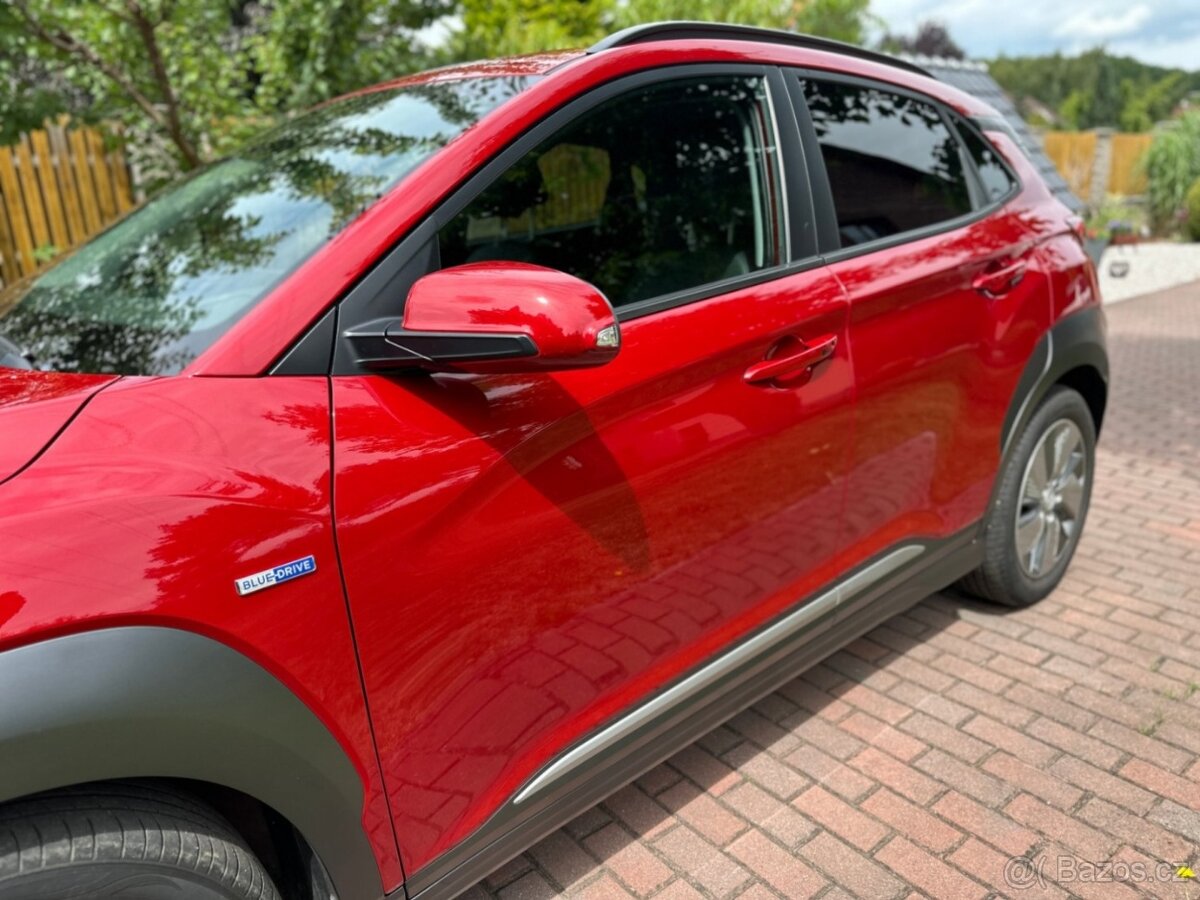 Prodávám Hyundai Kona 150kw 64 kWh Premium - 11