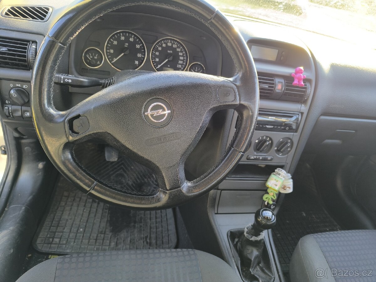 Opel Astra 1.6 74kW - 11