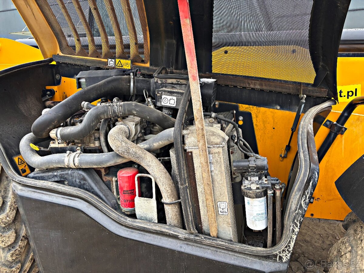 JCB 535-140 TELESKOPICKÝ NAKLADAČ - 11