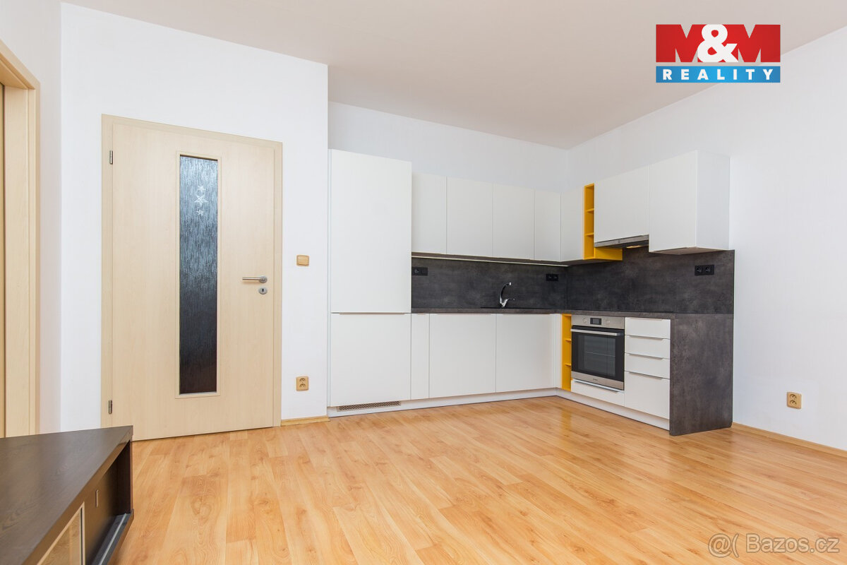 Pronájem bytu 2+1, 53 m², Pardubice, ul. Pichlova - 11