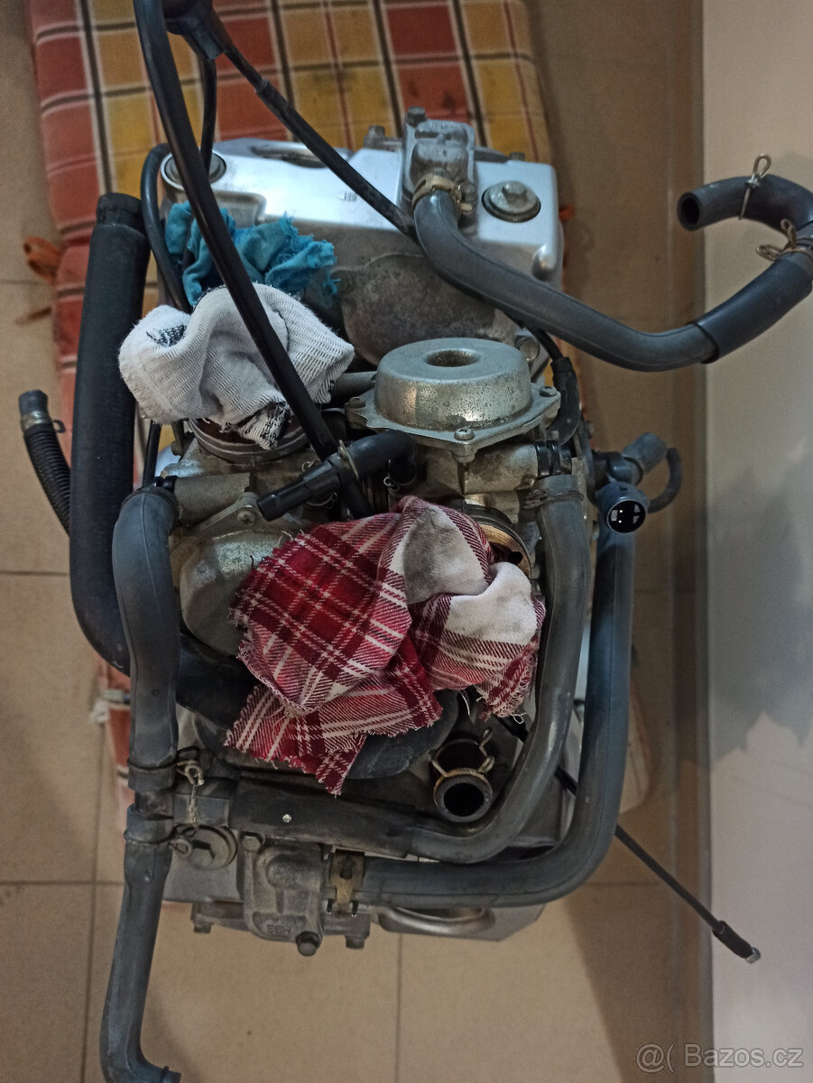 Motor kompletní Honda Transalp 650 R.V.2002 - 11