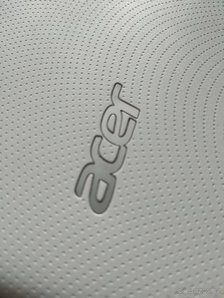 Malý Acer 11.6" na ND/servis + adaptér - 11
