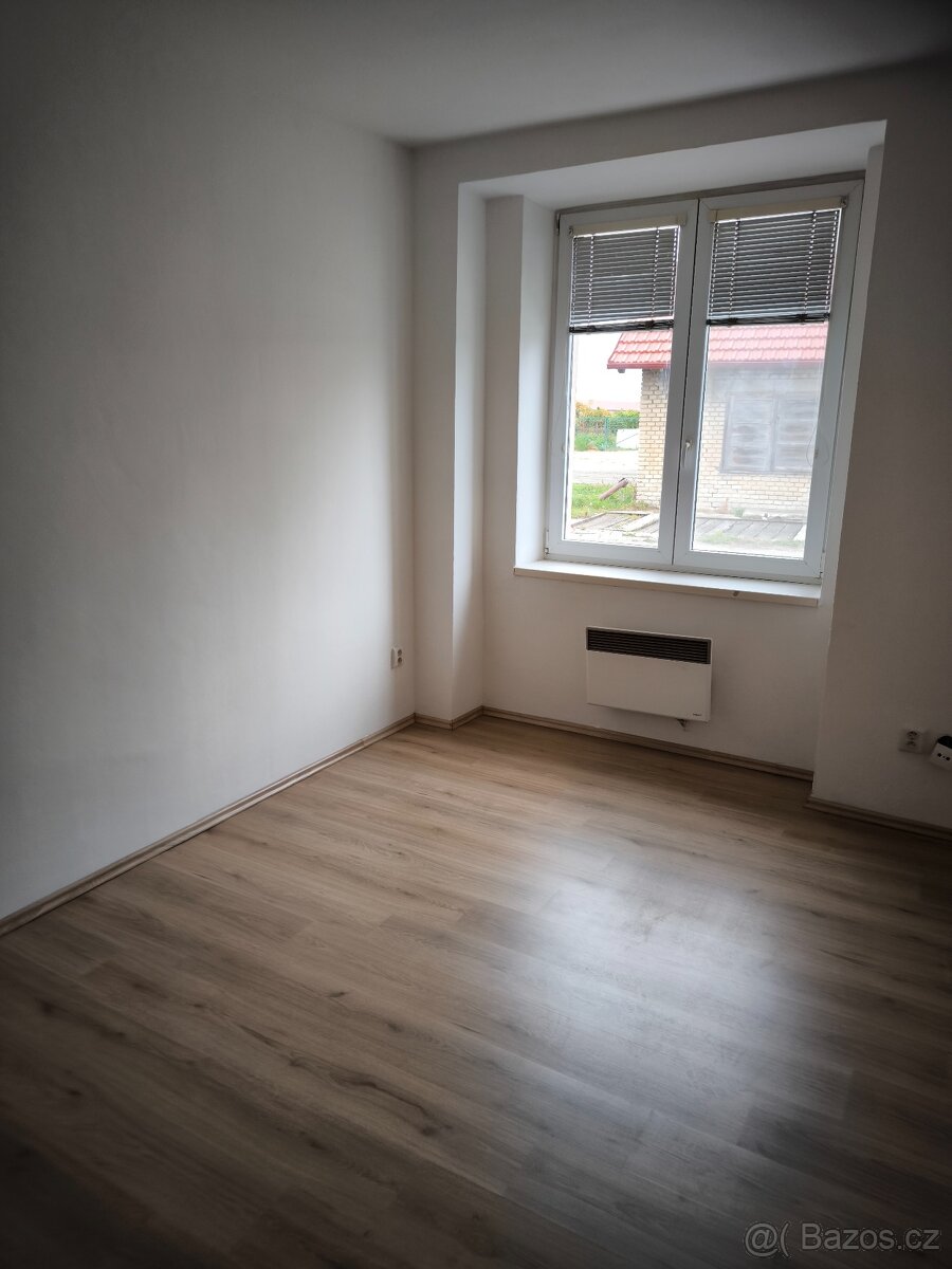 4+kk se šatnou 102,8m2 + zahrada - 11