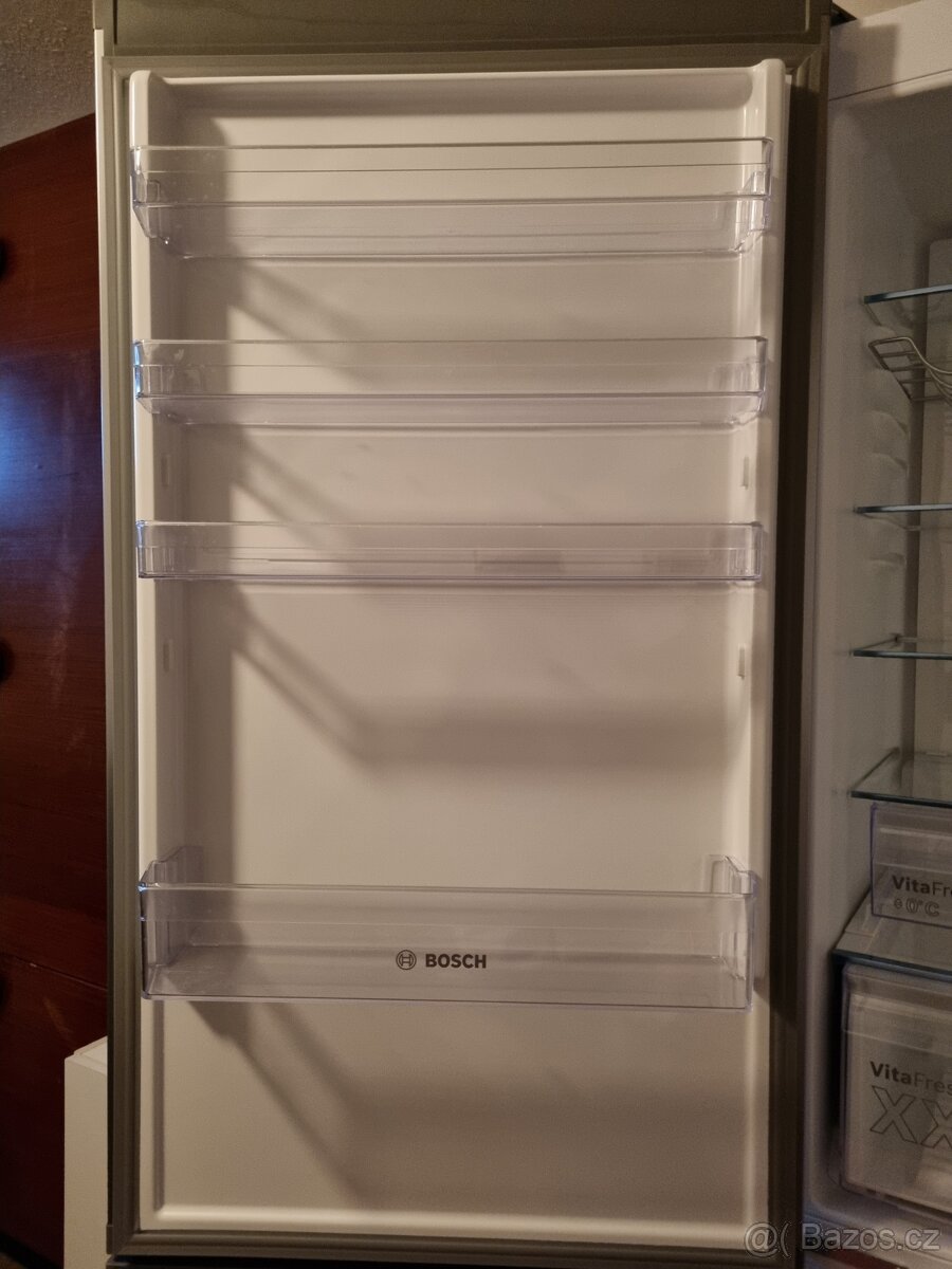 Chladnička s mrazničkou Bosch Serie 4 KGN497LDF PerfectFit k - 11