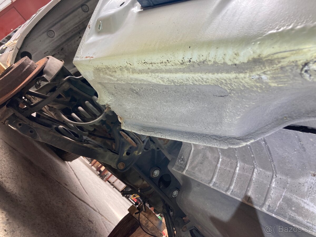 Karoserie Mercedes W 124 - 11