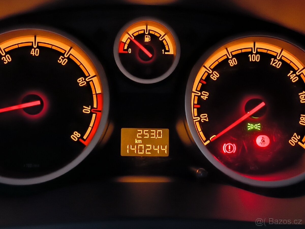 Opel Corsa 1.2l, 5 dveří, klimatizace - 11