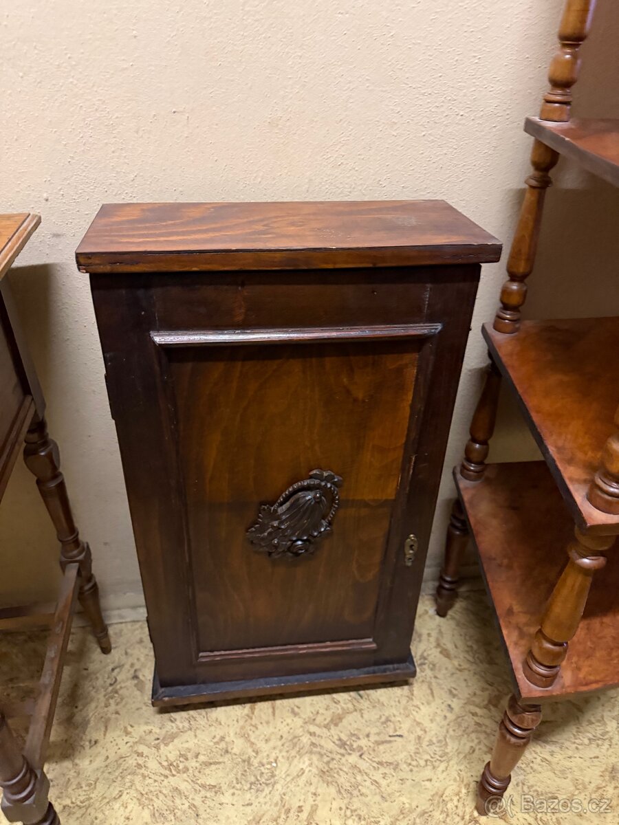 Starožitný nábytek - 11